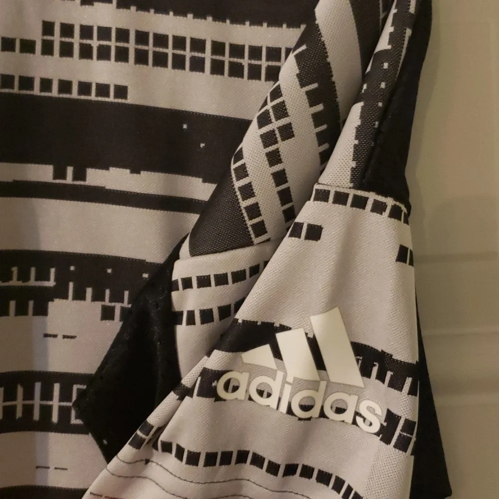 𝅺MEN'S Adidas shirt